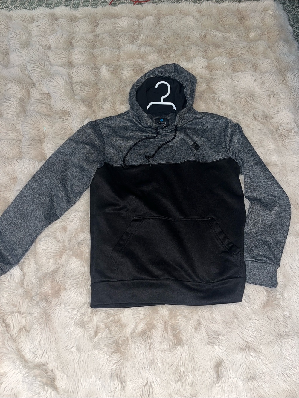 Bluenotes Men's Two-Tone Black and Gray Hooded Pullover